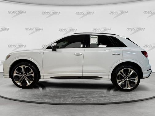 Glacier White Metallic 2022 Audi Q3 45 S line Premium Plus