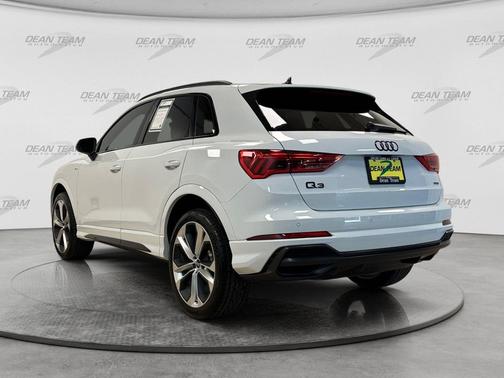 Glacier White Metallic 2022 Audi Q3 45 S line Premium Plus
