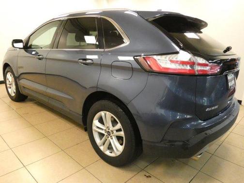 Photo 4 of 40 of 2019 Ford Edge SEL