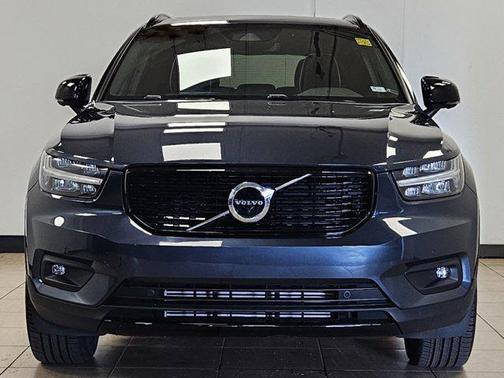 2022 Volvo XC40 T5 R-Design