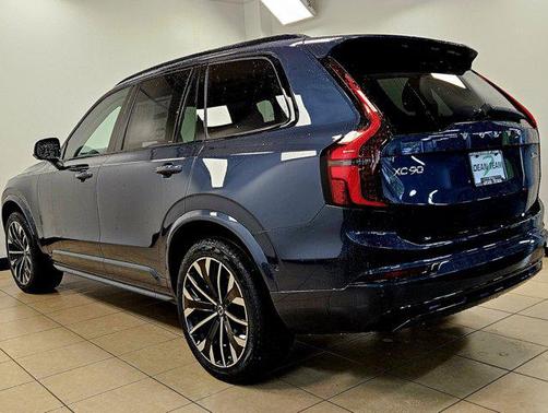 2026 Volvo XC90 B6 Ultra Dark Theme 7-Seater