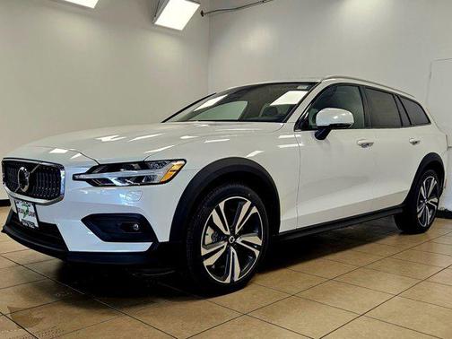 2026 Volvo V60 Cross Country B5 Plus