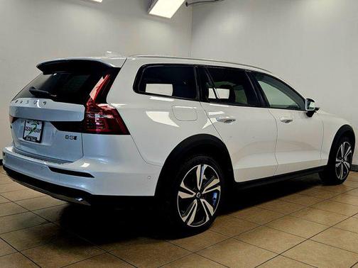 2026 Volvo V60 Cross Country B5 Plus