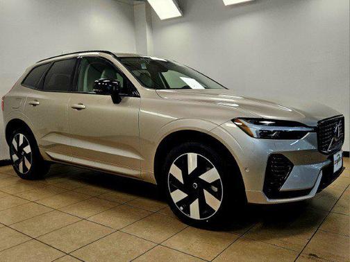 2025 Volvo XC60 Plug-In Hybrid T8 Plus