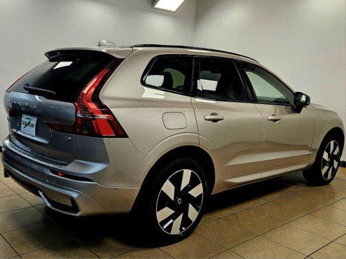 2025 Volvo XC60 Plug-In Hybrid T8 Plus