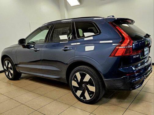 2025 Volvo XC60 Plug-In Hybrid T8 Plus
