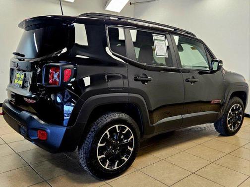 2023 Jeep Renegade Trailhawk