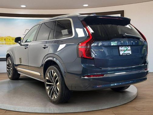 Denim Blue Metallic 2027 Volvo XC90 Plus
