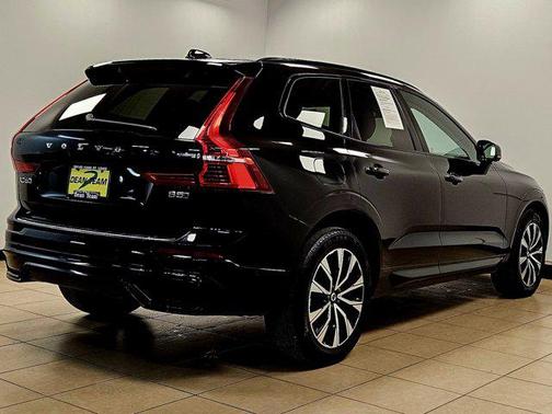 2023 Volvo XC60 B5 Plus Dark Theme