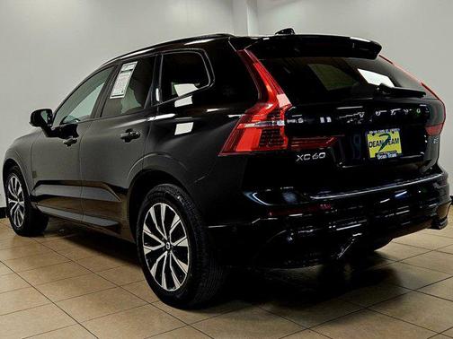 2023 Volvo XC60 B5 Plus Dark Theme