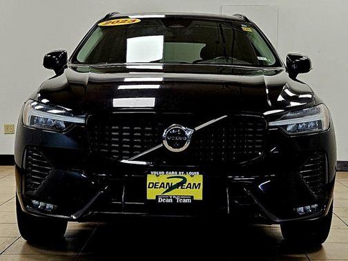 2023 Volvo XC60 B5 Plus Dark Theme