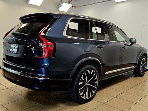 2025 Volvo XC90 B6 Ultra