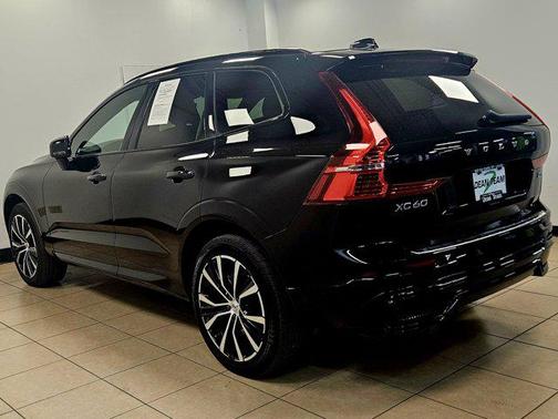 2024 Volvo XC60 B5 Plus Dark Theme