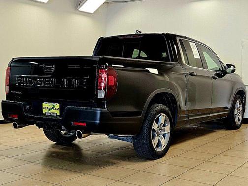 Crystal Black Pearl 2025 Honda Ridgeline RTL