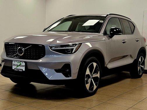 2026 Volvo XC40 B4 Plus