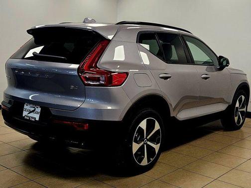 2026 Volvo XC40 B4 Plus