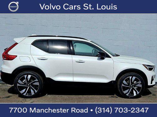 2025 Volvo XC40 B5 Ultra Dark Theme
