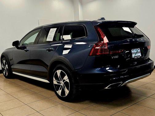 2022 Volvo V60 Cross Country T5