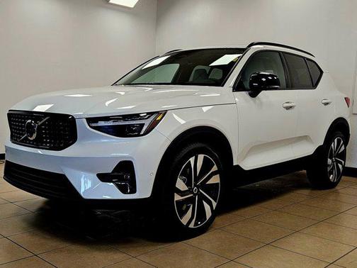 2026 Volvo XC40 B5 Ultra