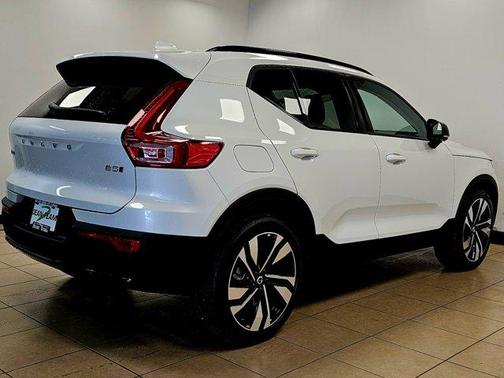 2026 Volvo XC40 B5 Ultra