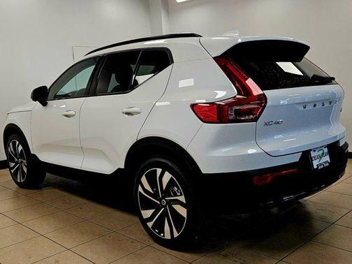 2026 Volvo XC40 B5 Ultra
