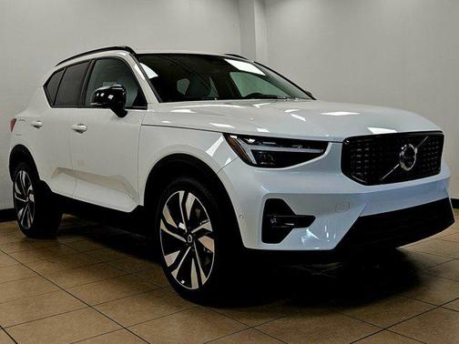 2026 Volvo XC40 B5 Ultra