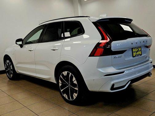 2026 Volvo XC60 Plug-In Hybrid T8 Plus