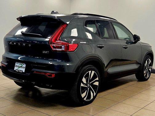 2026 Volvo XC40 B5 Ultra