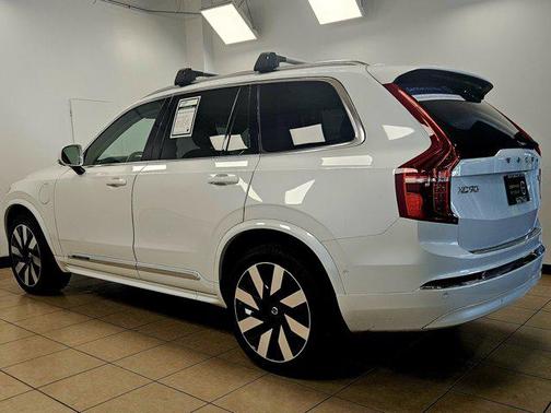 2024 Volvo XC90 Recharge Plug-In Hybrid T8 Ultimate Bright Theme 7-Seater