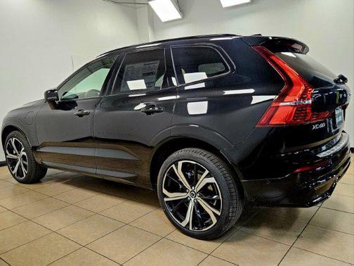 2025 Volvo XC60 Plug-In Hybrid T8 Ultra