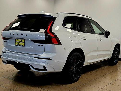 2026 Volvo XC60 B5 Ultra Black Edition