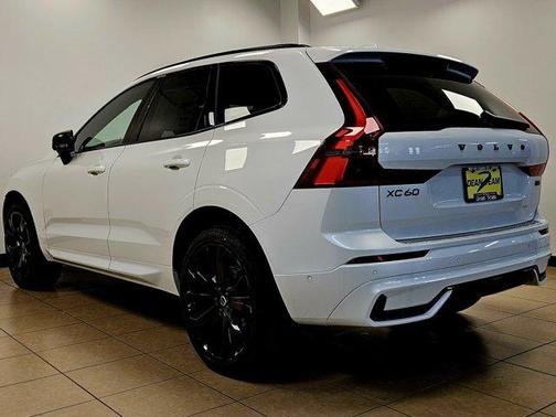 2026 Volvo XC60 B5 Ultra Black Edition