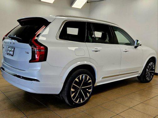 2025 Volvo XC90 Plug-In Hybrid T8 Ultra 7-Seater
