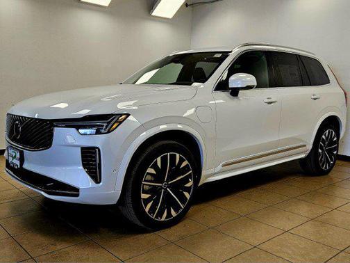 2025 Volvo XC90 Plug-In Hybrid T8 Ultra 7-Seater