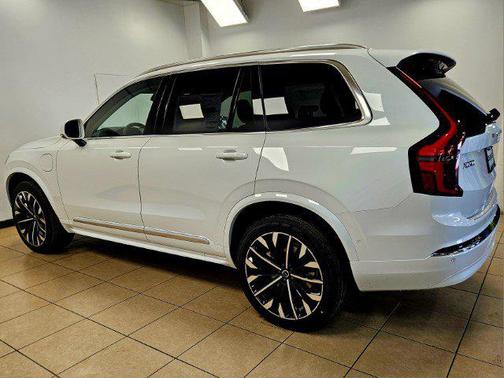 2025 Volvo XC90 Plug-In Hybrid T8 Ultra 7-Seater