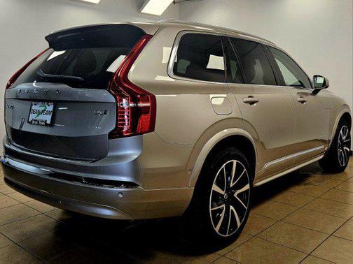 2025 Volvo XC90 Plus