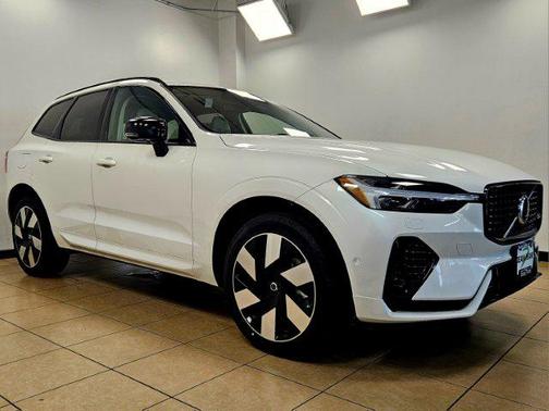 2025 Volvo XC60 Plug-In Hybrid T8 Plus