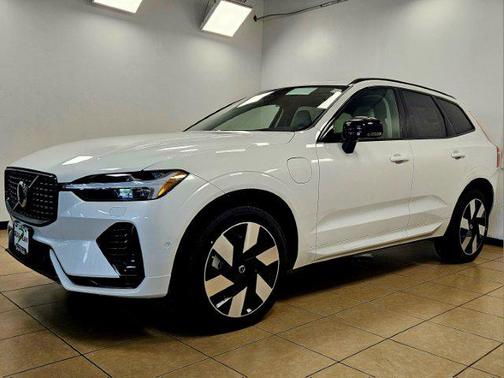 2025 Volvo XC60 Plug-In Hybrid T8 Plus