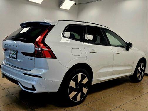 2025 Volvo XC60 Plug-In Hybrid T8 Plus
