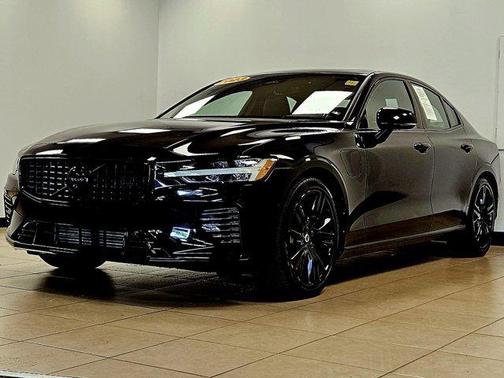 Onyx Black Metallic 2023 Volvo S60 Recharge Plug-In Hybrid T8 Plus Black Edition