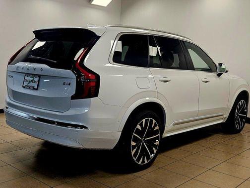 2026 Volvo XC90 B5 Plus 6-Seater