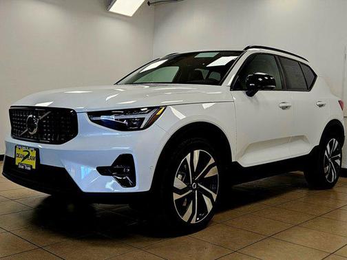 2026 Volvo XC40 B4 Plus