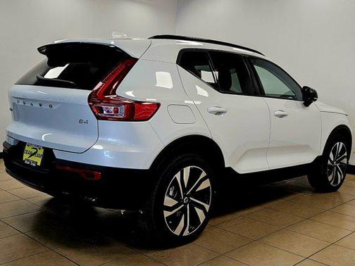 2026 Volvo XC40 B4 Plus