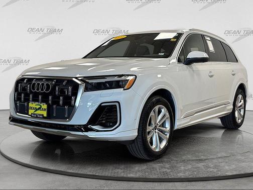 White 2025 Audi Q7 55 Premium Plus