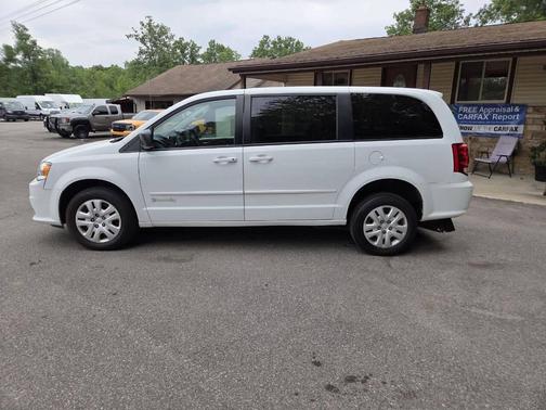 White Knuckle Clearcoat 2017 Dodge Grand Caravan SE