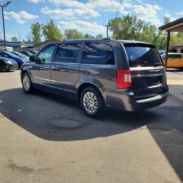 2015 Chrysler Town & Country Limited Platinum