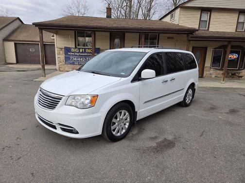 2014 Chrysler Town & Country Touring