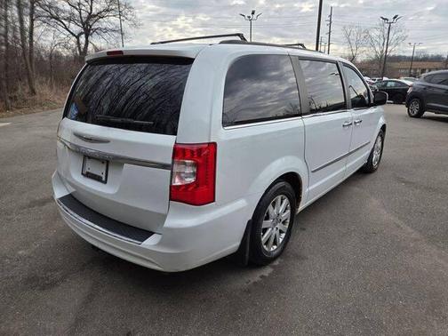 2014 Chrysler Town & Country Touring