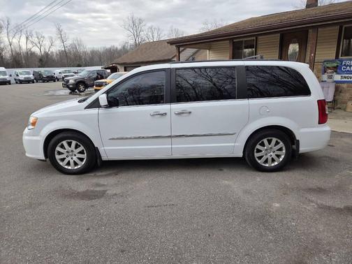 2014 Chrysler Town & Country Touring
