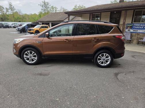 White Platinum Metallic Tri-Coat 2017 Ford Escape SE